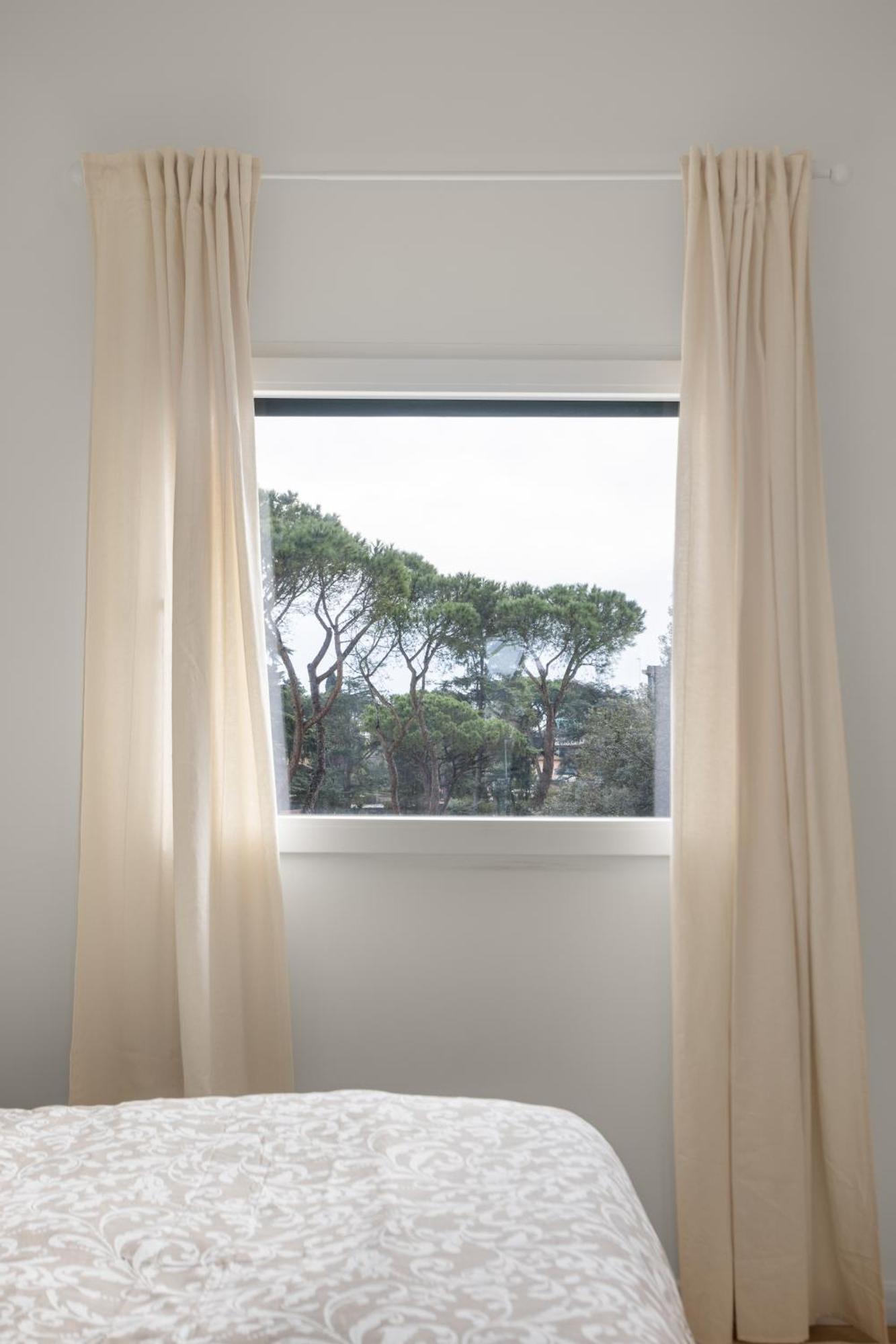 Apartment The Poolside House - New 2 Bedroom With Terrace *