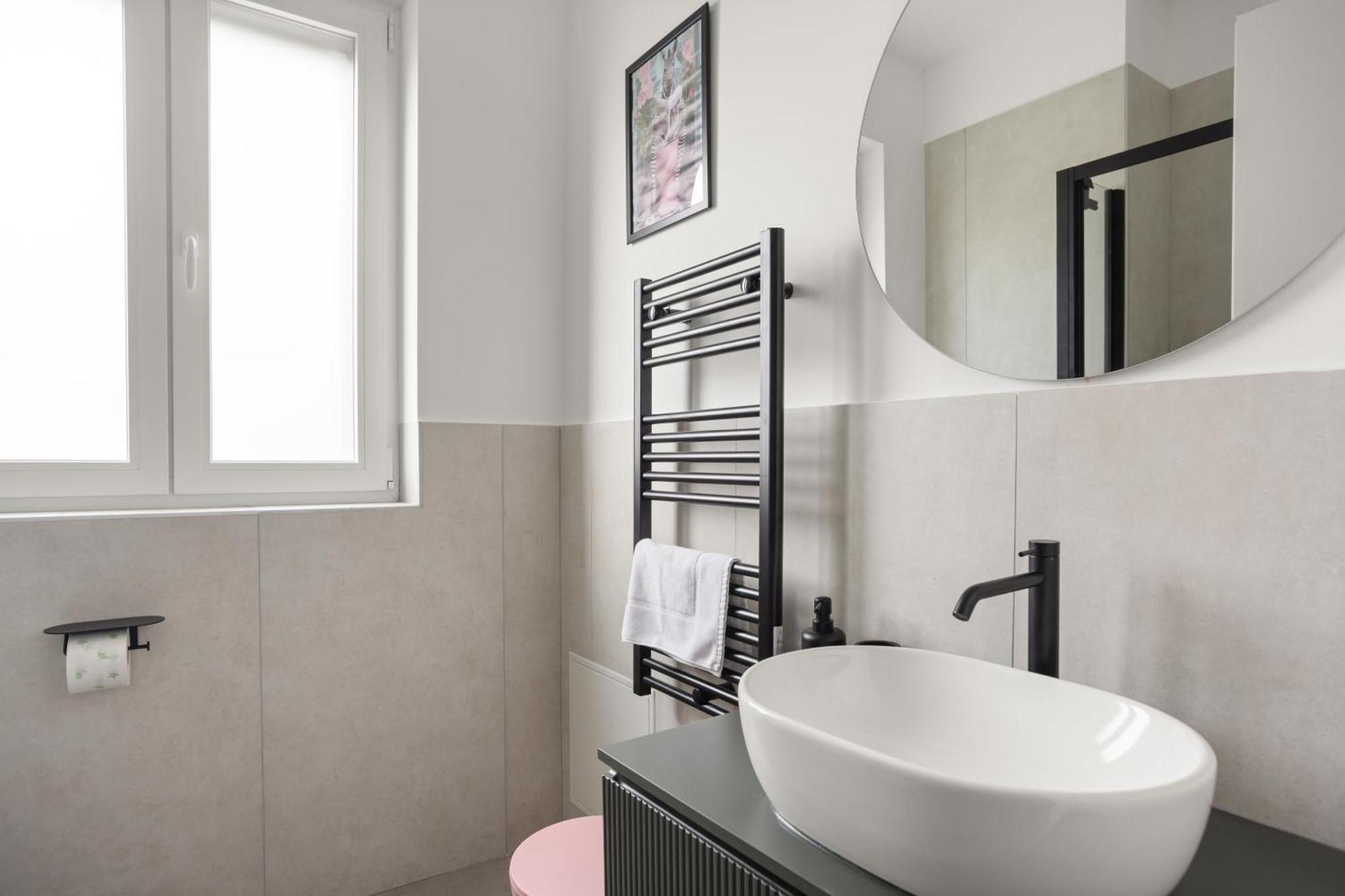 Apartment The Poolside House - New 2 Bedroom With Terrace *