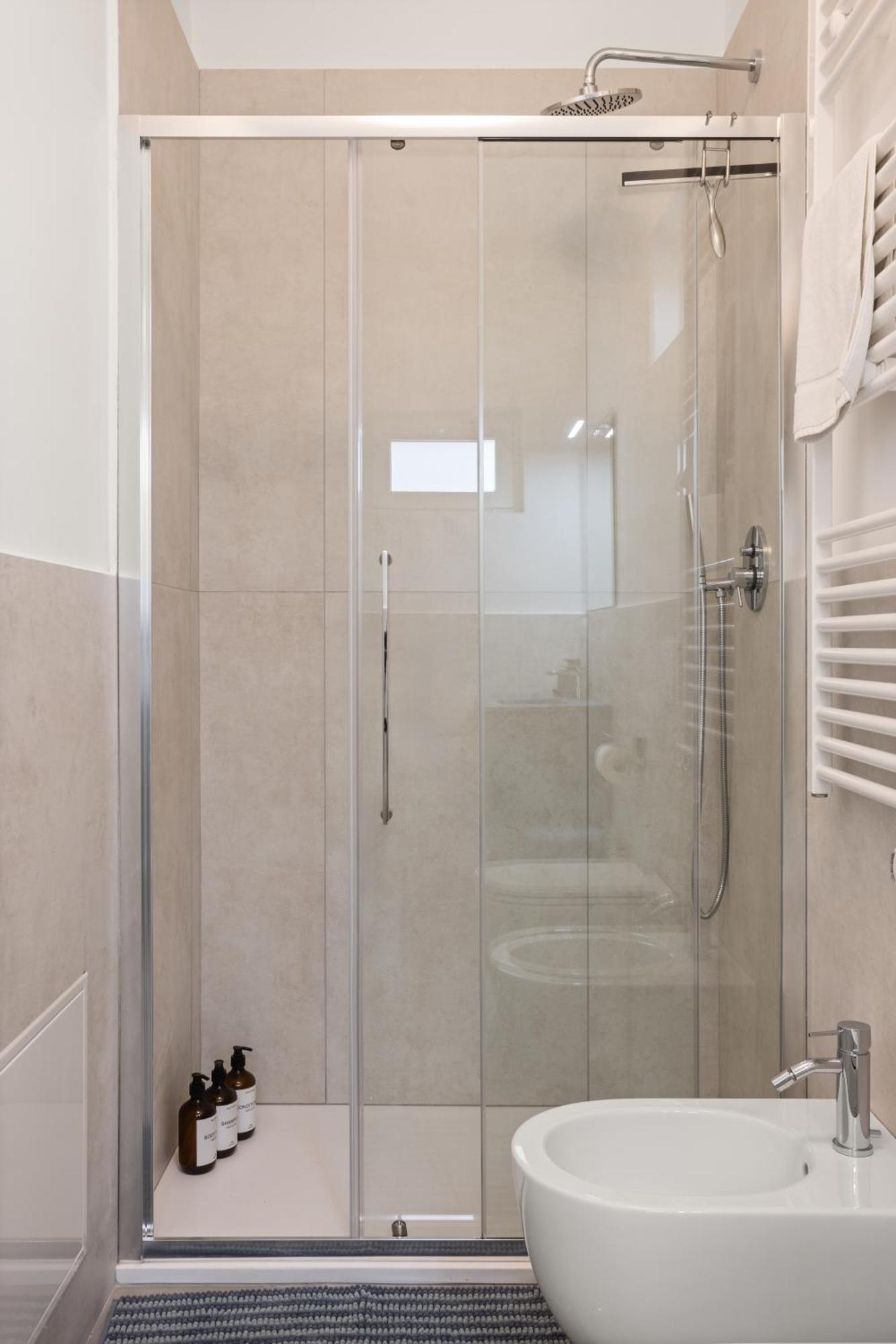The Poolside House - New 2 Bedroom With Terrace *