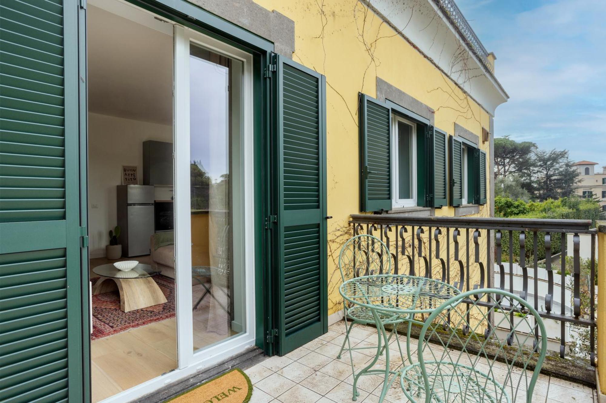 The Poolside House - New 2 Bedroom With Terrace Apartment Rom