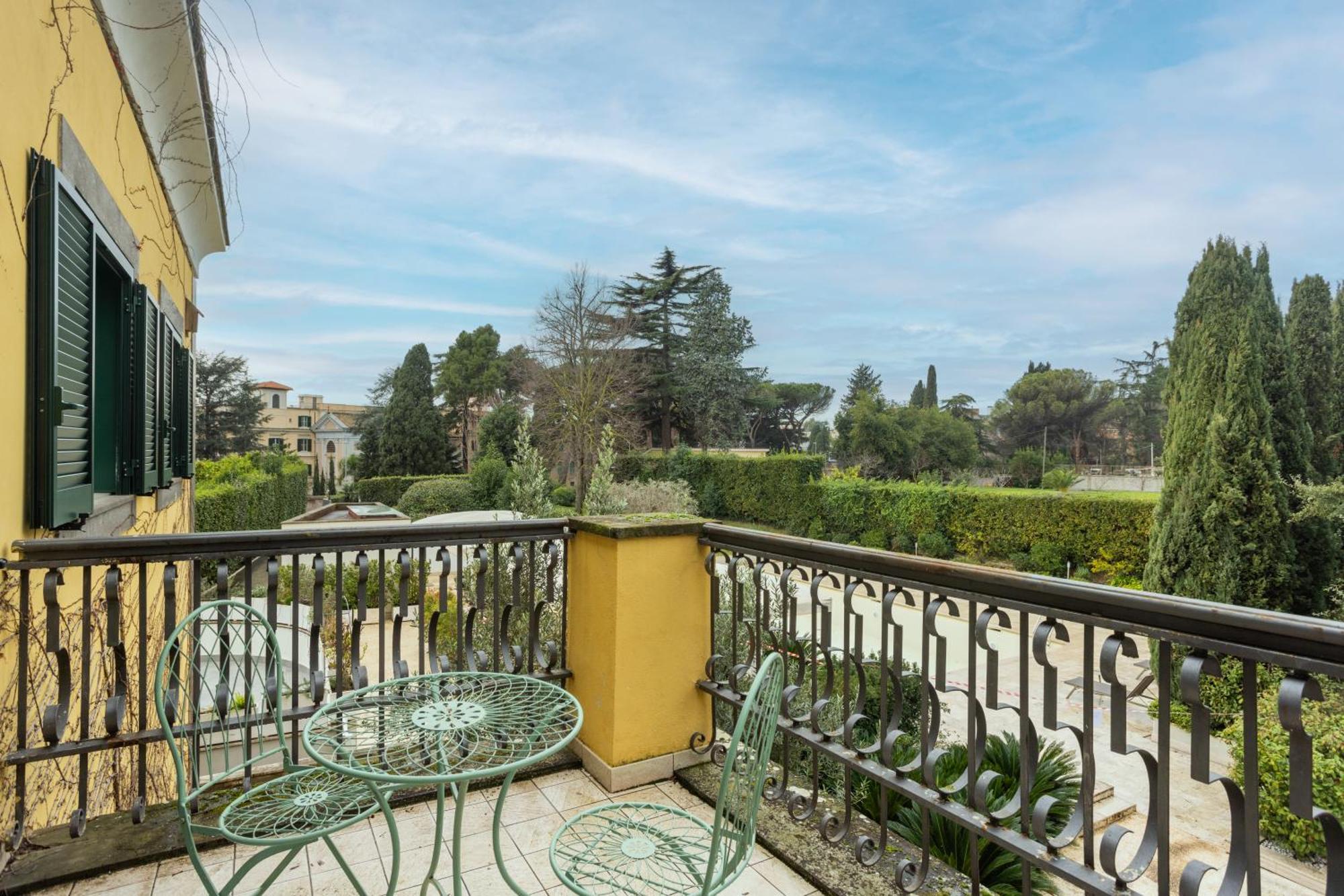 The Poolside House - New 2 Bedroom With Terrace