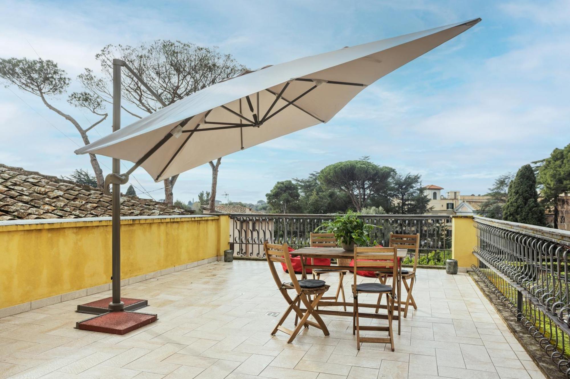 The Poolside House - New 2 Bedroom With Terrace Apartment
