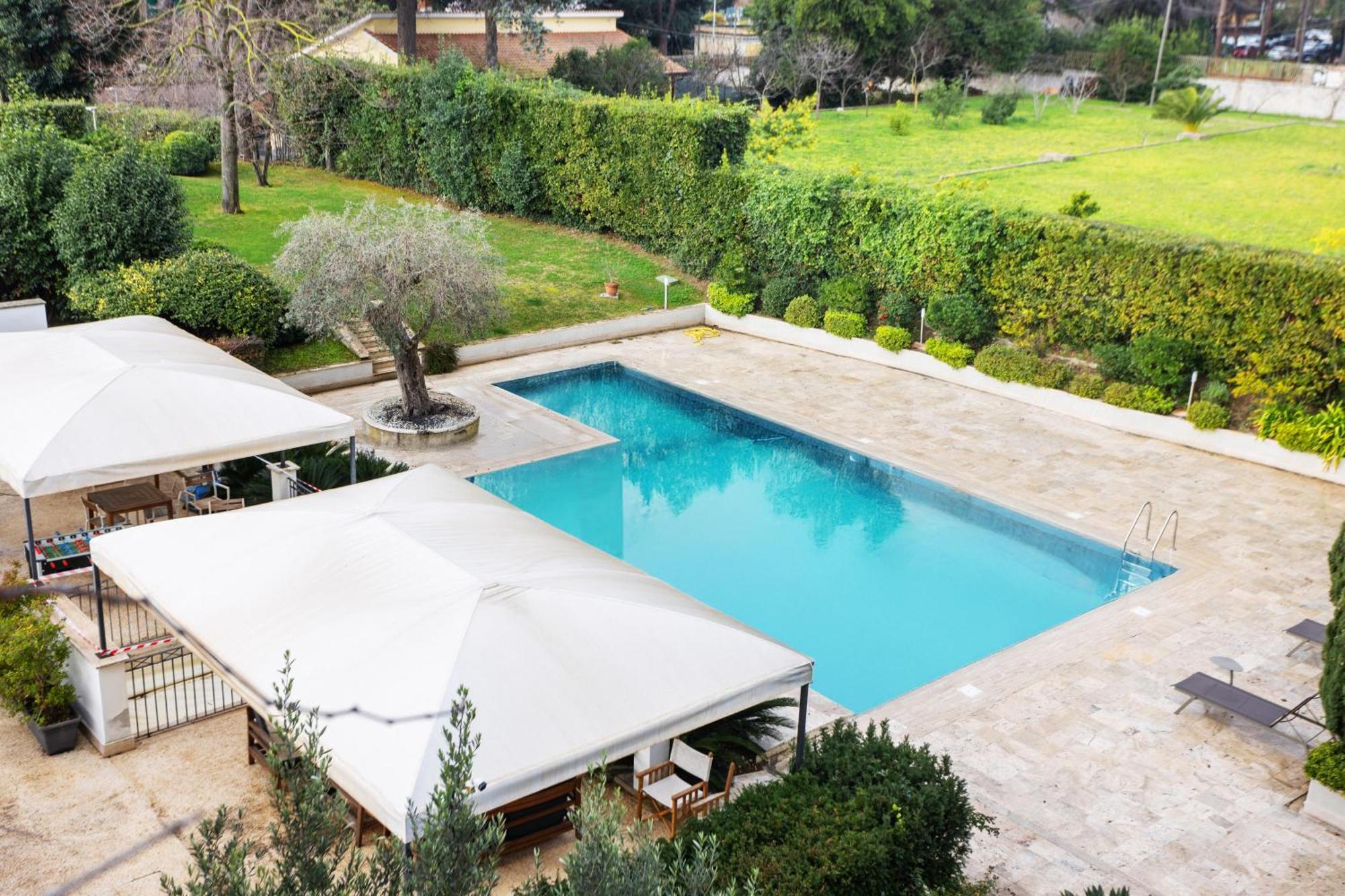 The Poolside House - New 2 Bedroom With Terrace