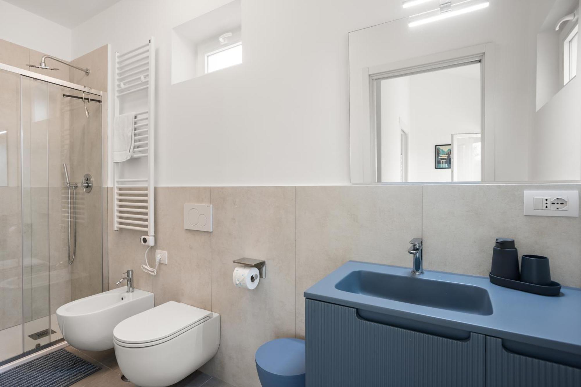 The Poolside House - New 2 Bedroom With Terrace Apartment Rom