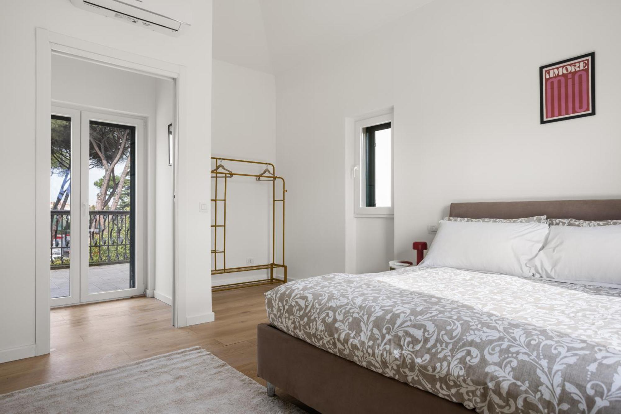 The Poolside House - New 2 Bedroom With Terrace Apartment Rom
