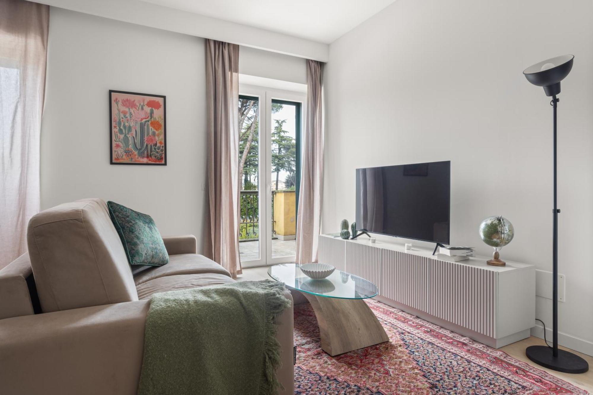The Poolside House - New 2 Bedroom With Terrace